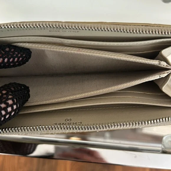 BLACK FRIDAY GIVEAWAY! Chanel Patent Leather Quilted Champagne Wallet - Picture 15 of 16